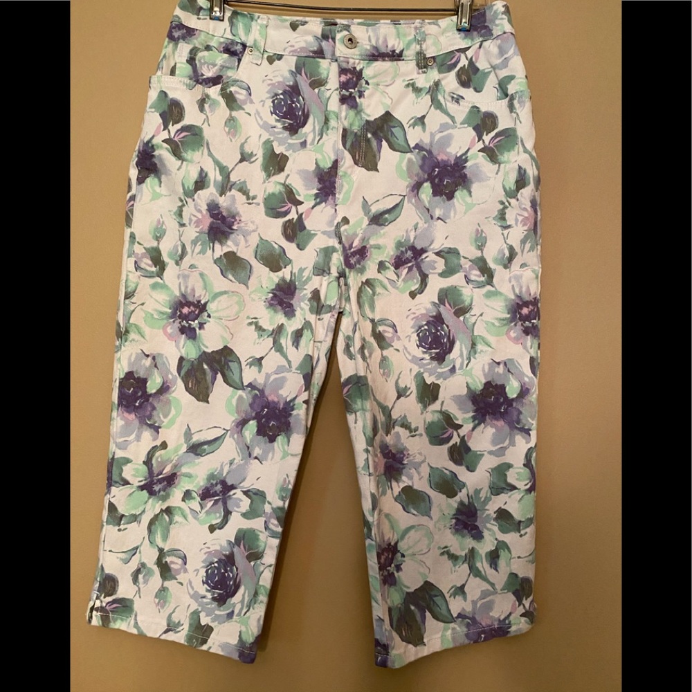 Gloria Vanderbilt size 12 patterned Jean capris